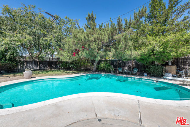 5454 Agnes Avenue, Valley Village CA: https://media.crmls.org/mediaz/03bec025-5808-4072-9b9f-a7764450969e.jpg
