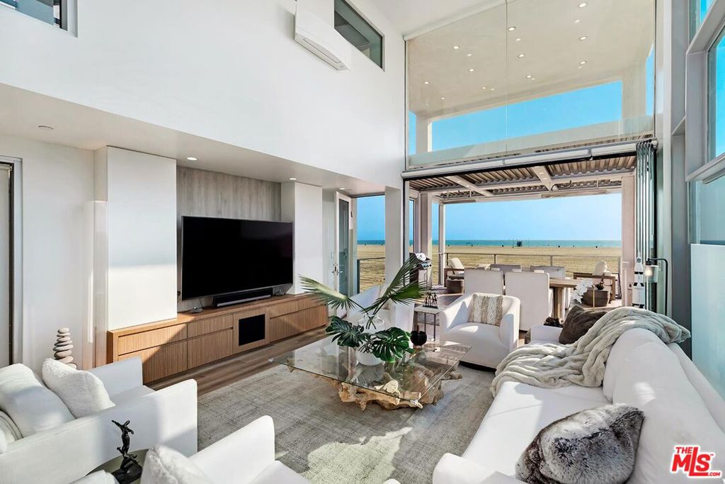 1255 Palisades Beach Road — architectural residence