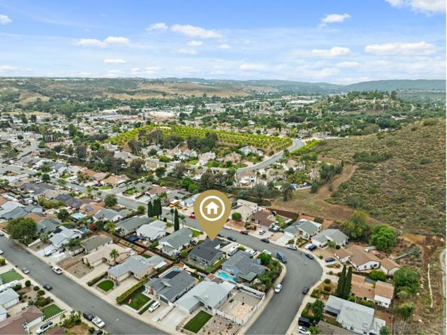 13637 Los Olivos Ave, Poway CA: https://media.crmls.org/mediaz/03bf1374-c54e-4fbb-88cf-199aefb1ce91.jpg