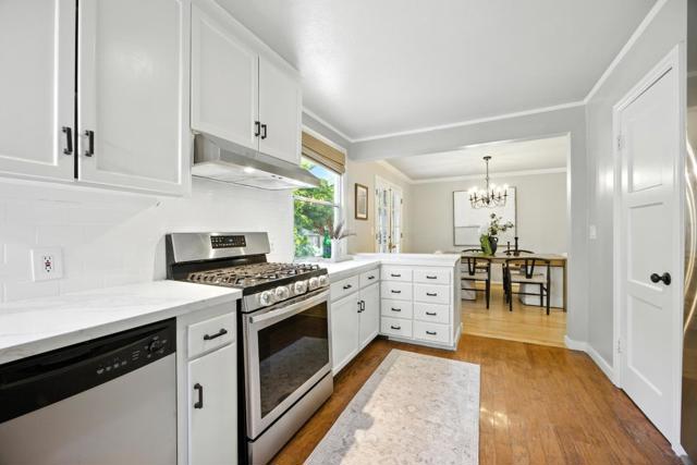 2084 San Carlos Avenue, San Carlos CA: https://media.crmls.org/mediaz/03bf2670-e475-4d8f-85dd-6ad6772c8282.jpg