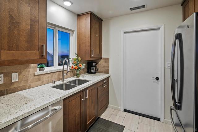 Image 23 of 50 For 9595 Alto Dr