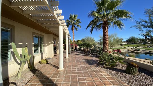 81451 Corte Pipilla, Indio CA: https://media.crmls.org/mediaz/03bff581-cfb1-436a-867e-65ac6a2b6335.jpg