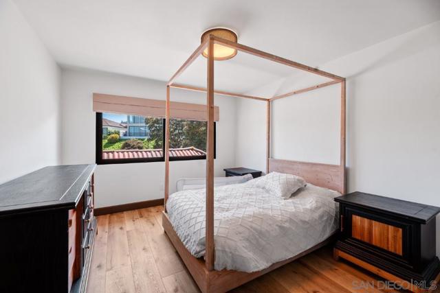 6675 Caminito Lindrick, La Jolla CA: https://media.crmls.org/mediaz/03c01698-c72c-40a7-bfa8-515f4e34e320.jpg
