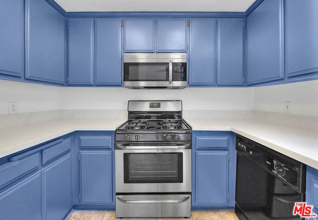 8741 Darby Avenue, Northridge CA: https://media.crmls.org/mediaz/03c02797-ef37-40fe-816c-e245c719d985.jpg