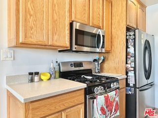 2132 Mcpherson Place, Los Angeles CA: https://media.crmls.org/mediaz/03c038aa-9e47-434b-96a6-e7b1a3162f3f.jpg