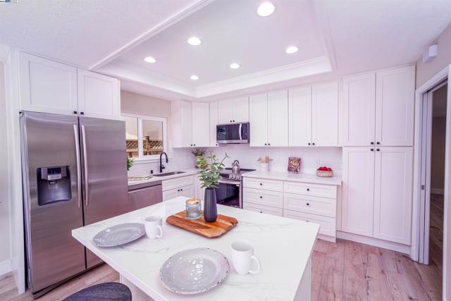 35459 Galen Pl, Fremont CA: https://media.crmls.org/mediaz/03c056fc-cc0a-4c58-b5c7-578d786d70d2.jpg