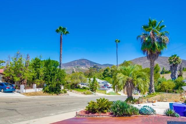 13113 Calle De Las Rosas, San Diego CA: https://media.crmls.org/mediaz/03c0b131-f778-4de4-b507-1179020b227f.jpg