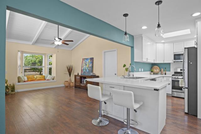 9155 57 Gold Coast Dr, San Diego CA: https://media.crmls.org/mediaz/03c11469-1bdd-4eb3-9c85-187204ef7d5a.jpg