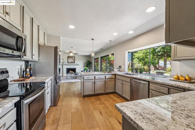 3684 May Rd, Richmond CA: https://media.crmls.org/mediaz/03c118eb-2ab0-427c-a5d1-f5cb5b38fc76.jpg