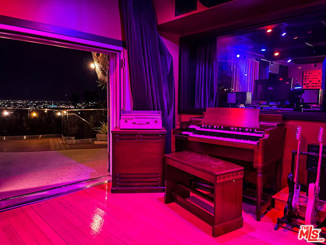 7650 Curson Terrace, Los Angeles CA: https://media.crmls.org/mediaz/03c22112-e689-4a04-9842-72a1a9905d06.jpg