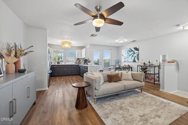 Detail Gallery Image 2 of 24 For 11218 Snapdragon St, Ventura,  CA 93004 - 2 Beds | 2 Baths