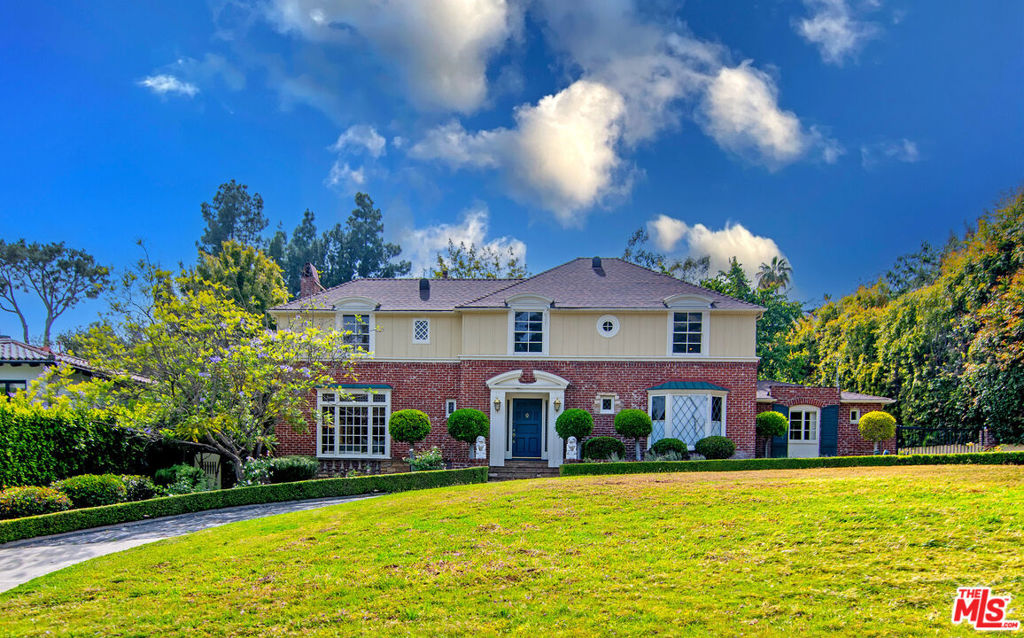 1259 N Doheny Drive