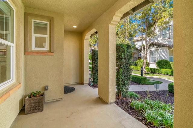 215 W Santa Cruz Way, Mountain House CA: https://media.crmls.org/mediaz/03c3d650-9caa-4d13-b8ba-32a40dbbd0b1.jpg