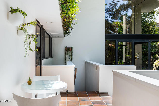 1055 Sherwood Road, San Marino CA: https://media.crmls.org/mediaz/03c40004-25d8-45bc-8c4a-f6deb76afe82.jpg