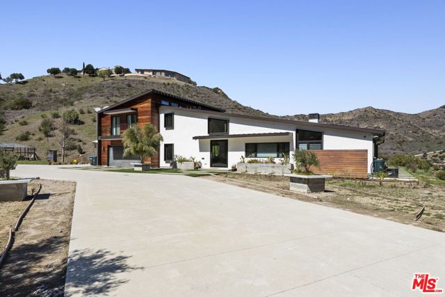 31830 Lobo Canyon, Agoura Hills CA: https://media.crmls.org/mediaz/03c4b949-ecfb-4573-8103-65a54c225a4d.jpg