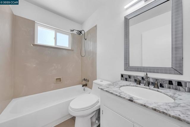 37643 Crocus Ct, Newark CA: https://media.crmls.org/mediaz/03c52e64-85cb-463f-9ef5-bd2944a0dc95.jpg