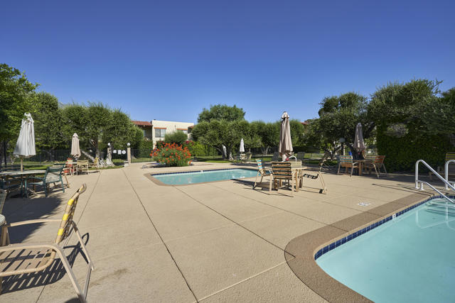 1407 N Sunrise Way #18, Palm Springs, CA 92262