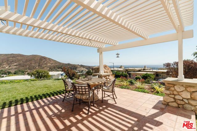 Backyard Dining/Lounge Area