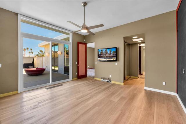 130 W Racquet Club Road #511, Palm Springs, CA 92262