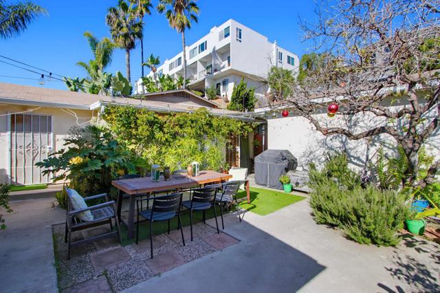 1654 LINWOOD ST, San Diego CA: https://media.crmls.org/mediaz/03c60eaf-f195-4ce0-befc-79312569a42d.jpg