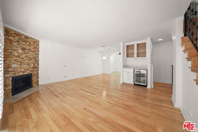 14634 Magnolia Boulevard, 7 photo 4