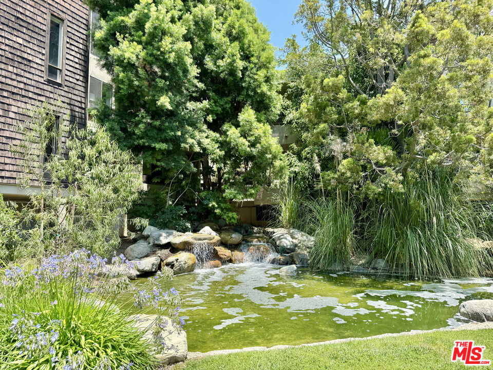 950 N Kings Road #205