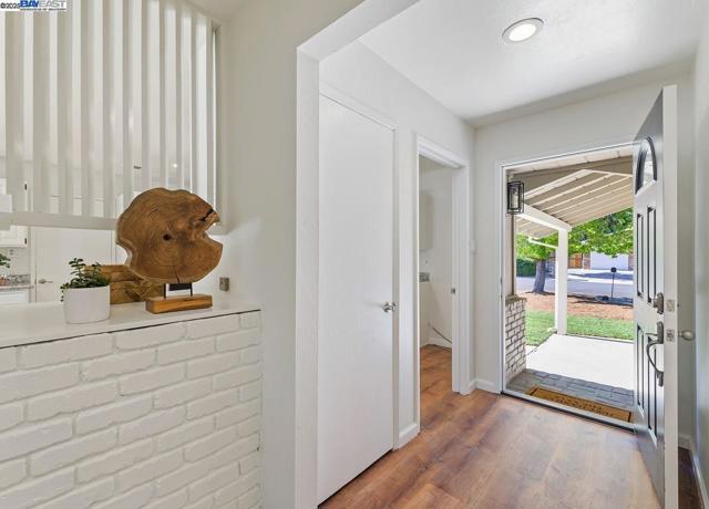 957 Ina Dr, Alamo CA: https://media.crmls.org/mediaz/03c6a017-7d48-4914-b868-6754a24ff7de.jpg