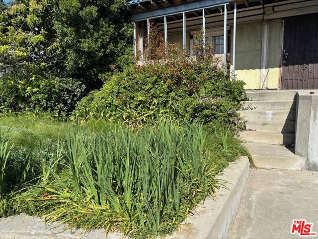 770 N Alexandria Avenue, Los Angeles CA: https://media.crmls.org/mediaz/03c6ac8e-c197-46ea-95bb-baad3901a0b7.jpg