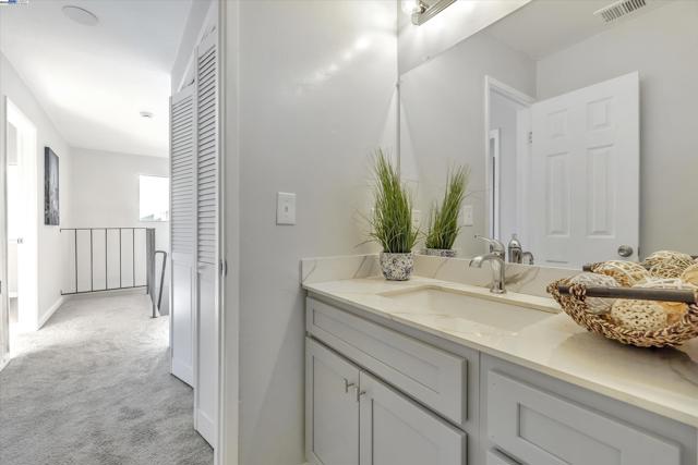 1896 San Vincente Dr, Concord CA: https://media.crmls.org/mediaz/03c76a3d-e5fe-4d37-9261-31a0828262a3.jpg