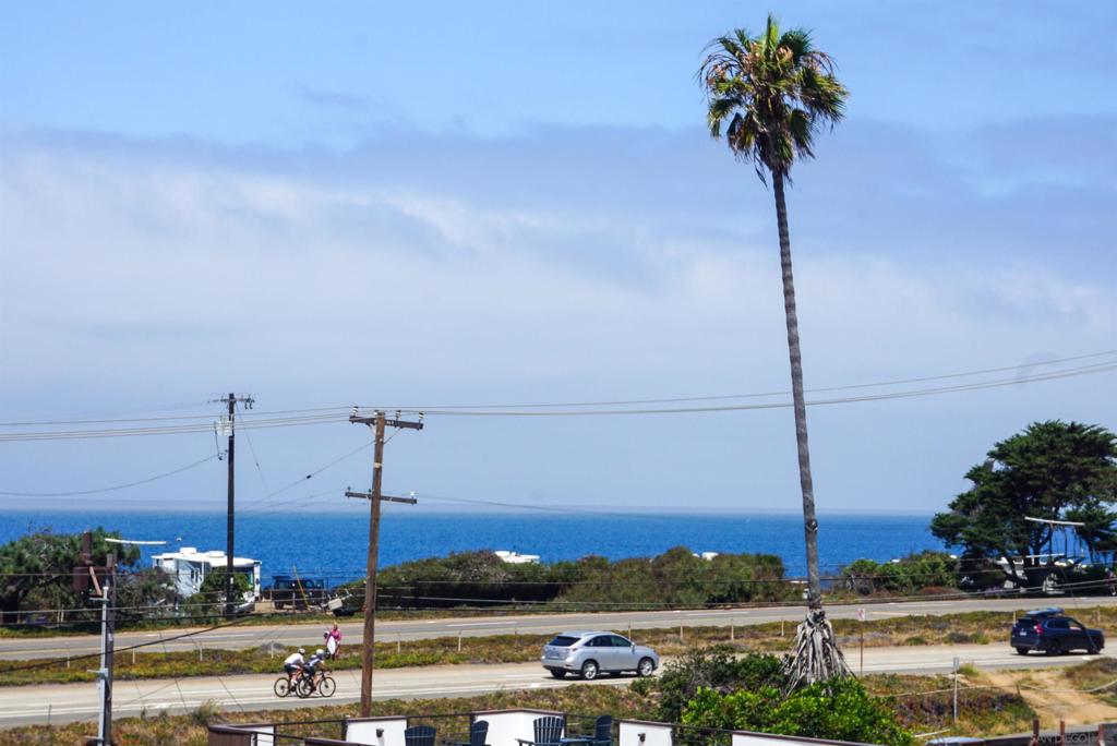 https://media.crmls.org/mediaz/03c76b38-307b-4f47-a215-3d76f12d2f07.jpg?preset=X-Large