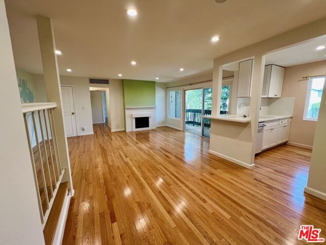 2209 Summertime Lane, Culver City CA: https://media.crmls.org/mediaz/03c82a52-c940-4411-a828-f478dc83c64f.jpg
