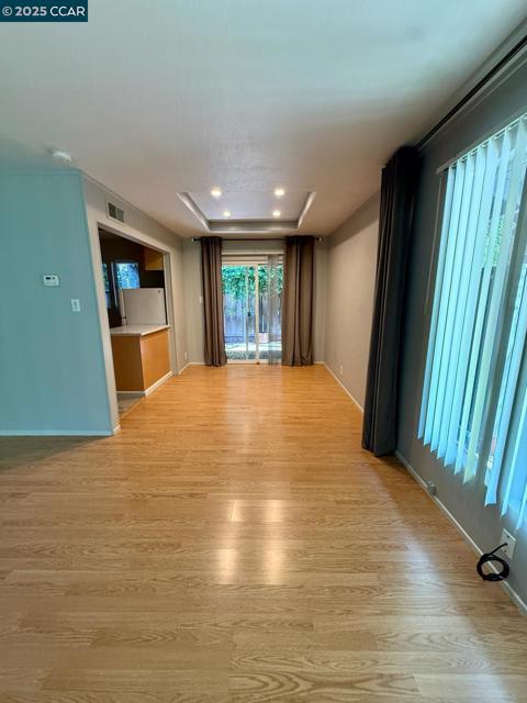 2061 VANDERSLICE AVE, Walnut Creek CA: https://media.crmls.org/mediaz/03c84efa-07df-48c2-b677-a80af31f975c.jpg