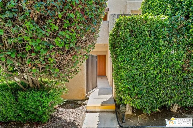 200 E Racquet Club Road, Palm Springs CA: https://media.crmls.org/mediaz/03c89fab-01af-4fbc-90e9-872a9704cce6.jpg