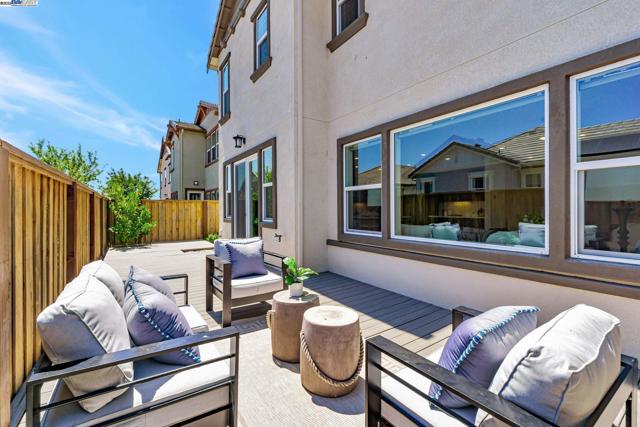 2002 Davoli Ct, San Ramon CA: https://media.crmls.org/mediaz/03c8a7c0-9c5c-48fc-954e-02359d2f746c.jpg
