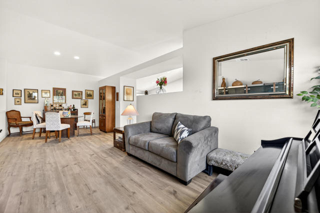 Image 8 of 32 For 81064 La Reina Circle