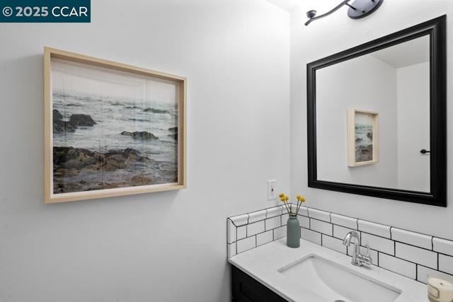 855 Portola Ave, Alameda CA: https://media.crmls.org/mediaz/03c972f9-85e9-4ed3-8de0-b8b95ff47abf.jpg