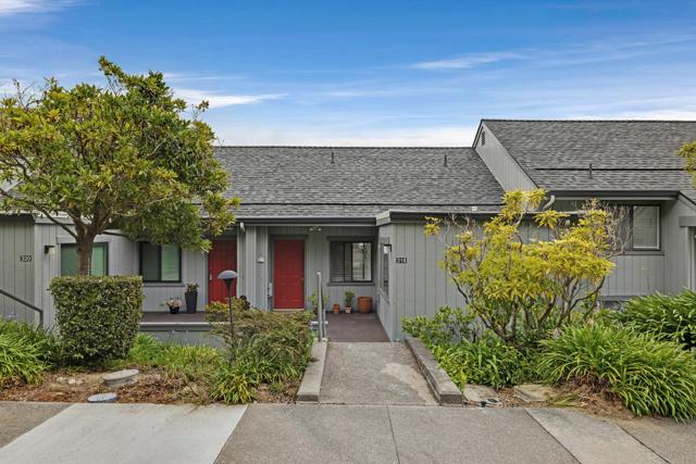 318 Innisfree Drive, Daly City CA: https://media.crmls.org/mediaz/03c99a7d-b265-469f-b456-51db64ec157f.jpg