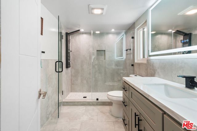 8901 Rubio Avenue, North Hills CA: https://media.crmls.org/mediaz/03c9a6ed-f933-4a94-8866-ef3a40bef5eb.jpg