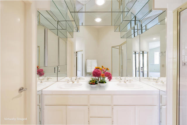 106 Celano Circle, Palm Desert CA: https://media.crmls.org/mediaz/03ca61ce-3bc6-415f-bedc-7b65acf7c812.jpg