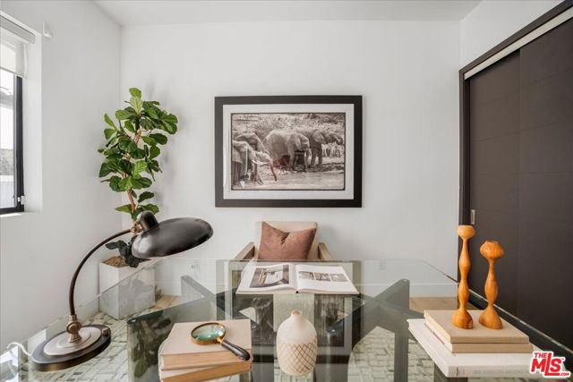 616 N FULLER Avenue, Los Angeles CA: https://media.crmls.org/mediaz/03ca8d73-ab18-4867-9623-bf23f6afe0b1.jpg