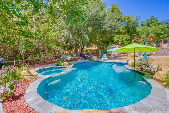 210 Frances Dr, El Cajon CA: https://media.crmls.org/mediaz/03cac8c7-52fa-4039-8e15-66b0479d3ca3.jpg