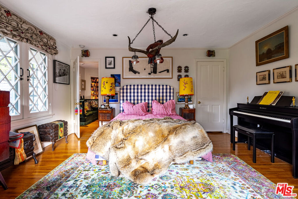 https://media.crmls.org/mediaz/03cad156-89cf-4bfd-ab73-02fb95dcfccc.jpg?preset=X-Large