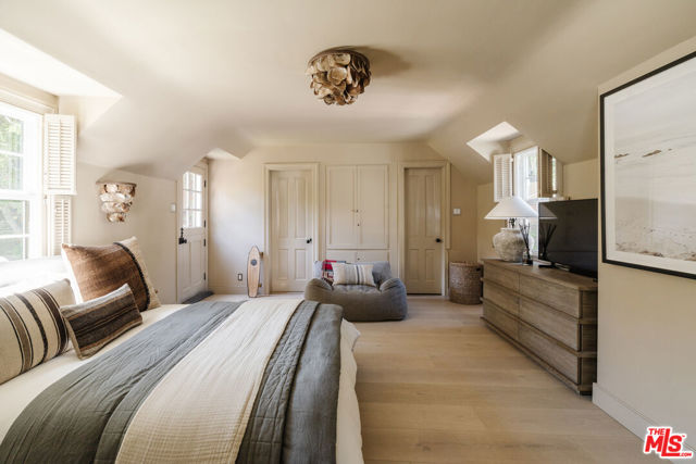 3100 Coldwater Canyon Avenue, Studio City CA: https://media.crmls.org/mediaz/03cb0d0a-a366-4f54-ab2a-2f3b6bb143a8.jpg