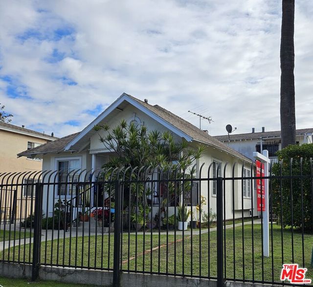 3722 Maple Ave, Los Angeles, CA 90011