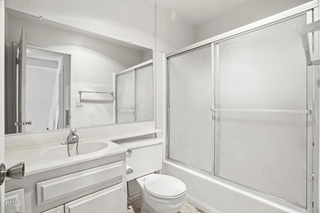 823 Earlham Street, Pasadena CA: https://media.crmls.org/mediaz/03cb9271-125f-4ceb-a6b2-3042b00cf232.jpg