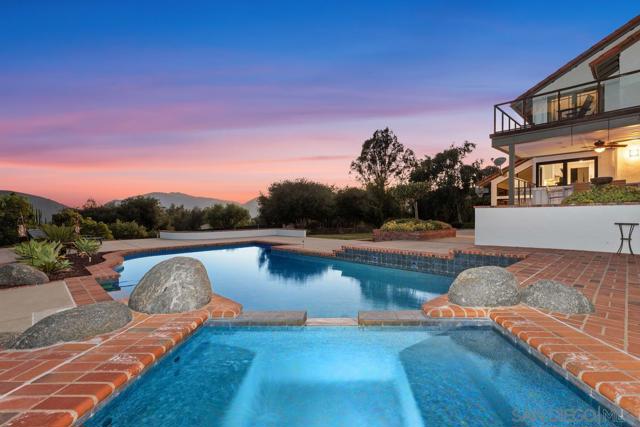 3453 Via Loma Vista, Escondido CA: https://media.crmls.org/mediaz/03cbefba-65a8-4dc7-8bd8-0d2ef34f0642.jpg