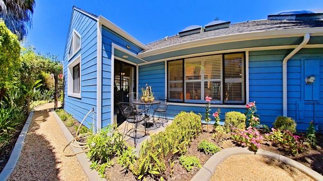 2618 Unicornio Street, Carlsbad CA: https://media.crmls.org/mediaz/03cd10cb-a343-4205-8ffb-14b857052d78.jpg