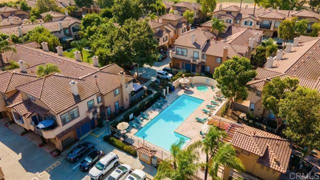 11358 Via Rancho San Diego Unit G, El Cajon CA: https://media.crmls.org/mediaz/03cd7e16-ad5f-406b-9f83-80d769e25576.jpg