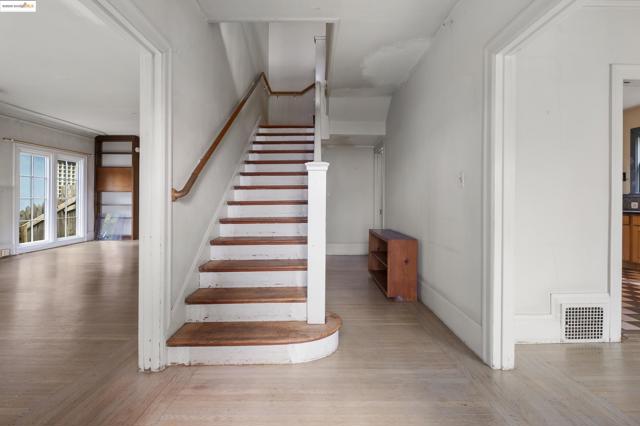 1001 Cragmont Ave, Berkeley CA: https://media.crmls.org/mediaz/03cdf519-8f45-4e52-bd3f-6887e93c3b2c.jpg