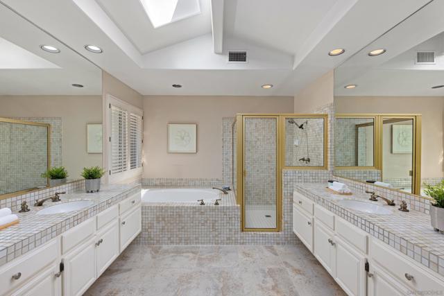 1466 Caminito Solidago, La Jolla CA: https://media.crmls.org/mediaz/03ce4665-ac94-4101-9519-08a54bf3eaf7.jpg